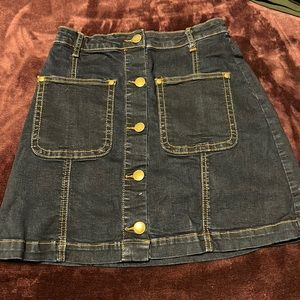 Jean skirt with buttons
